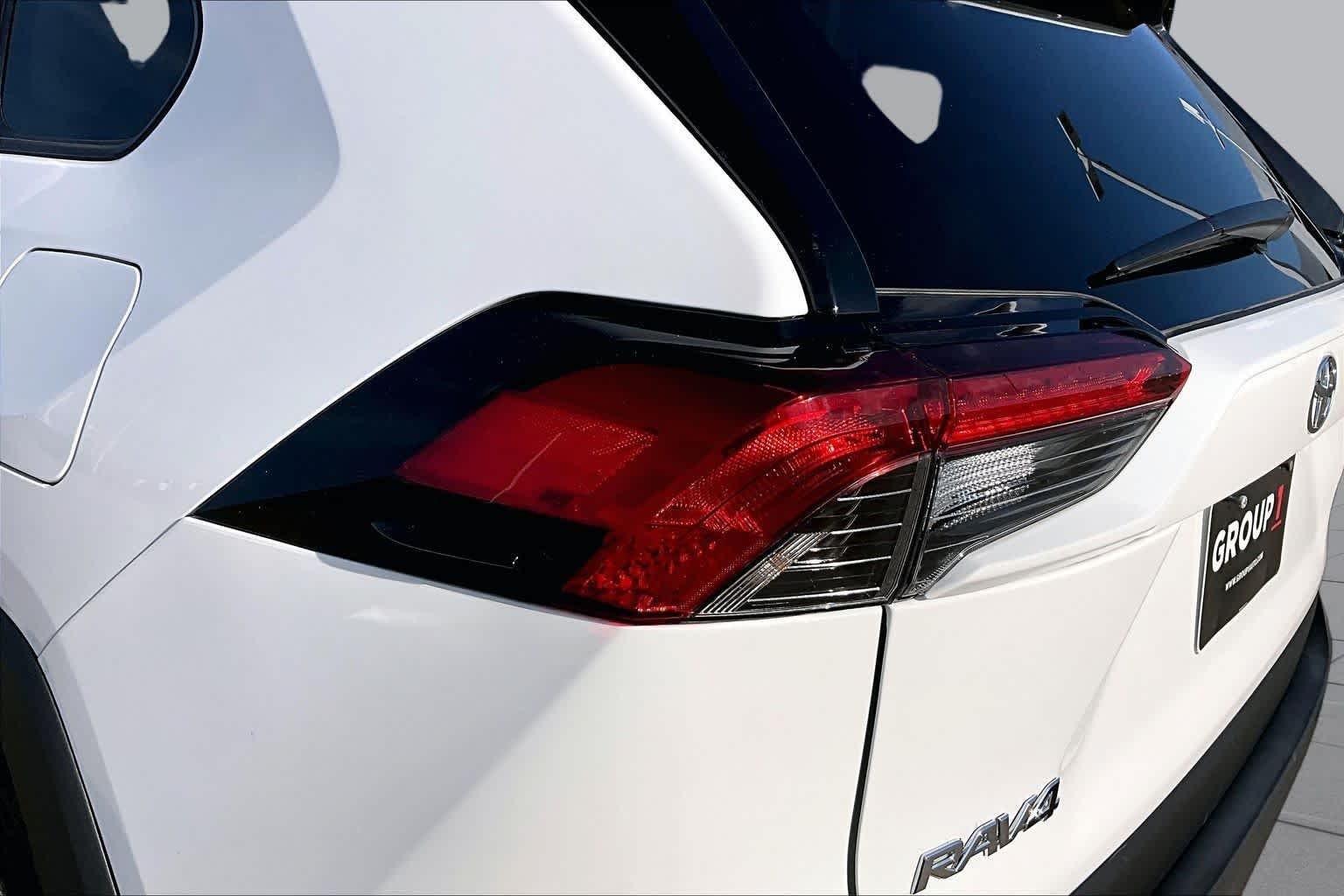 Used 2025 Ice Cap Toyota Hybrid XLE image 27
