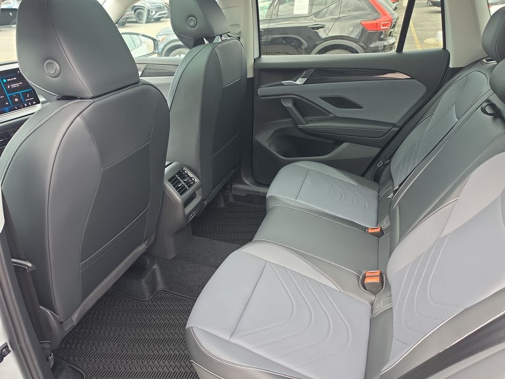 New 2026 White/off-white Volkswagen 2.0T SE image 12