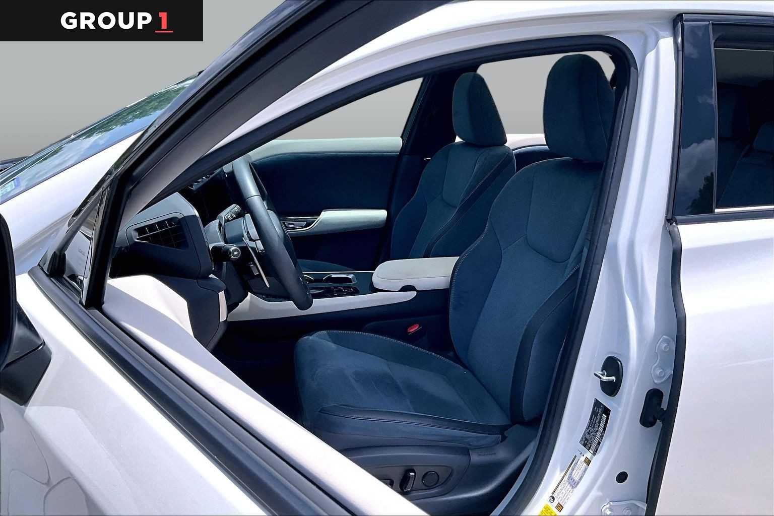 Used 2023 Eminent White Pearl Lexus Luxury image 6