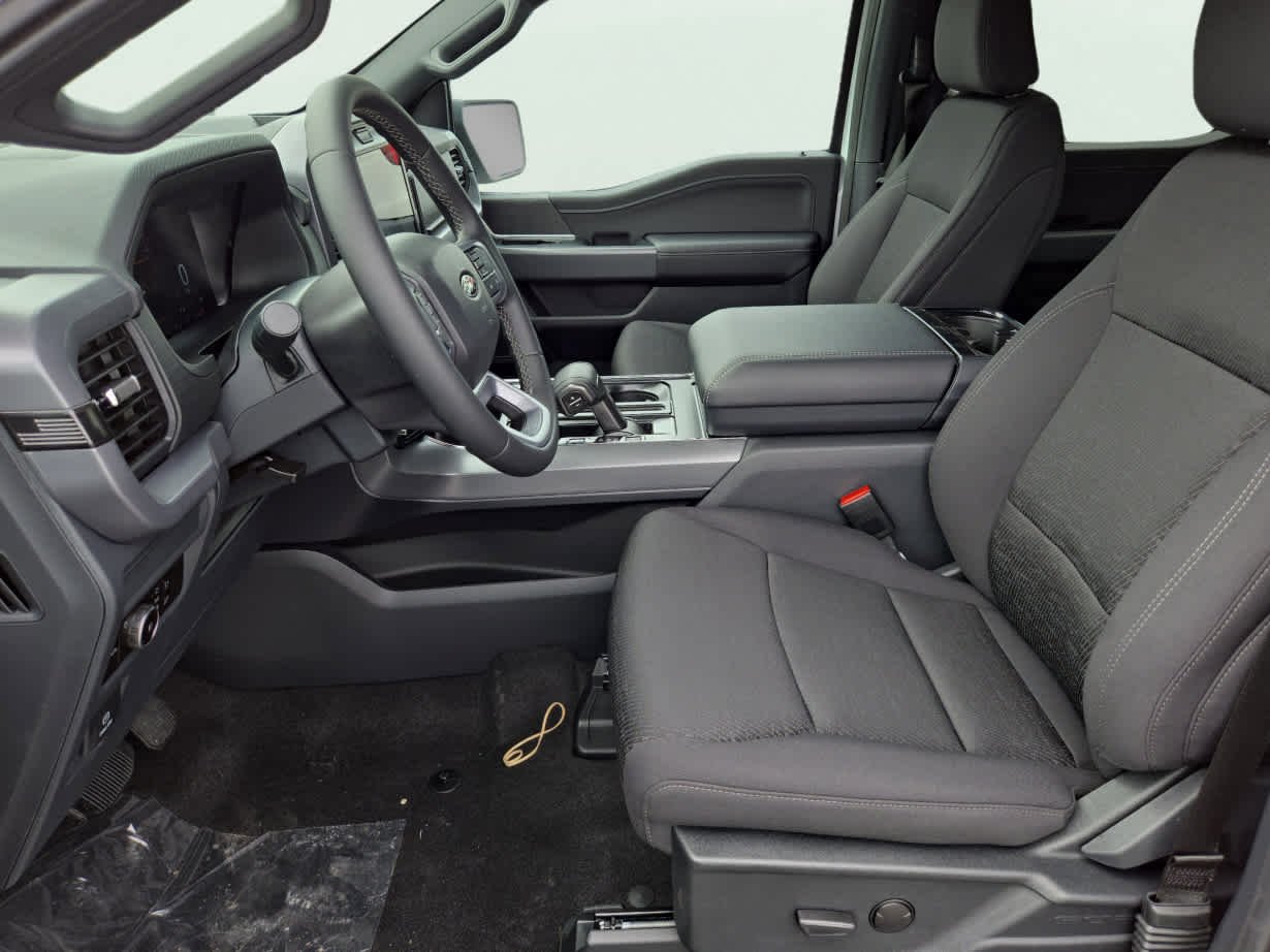 New 2026 Oxford White Ford XLT image 9