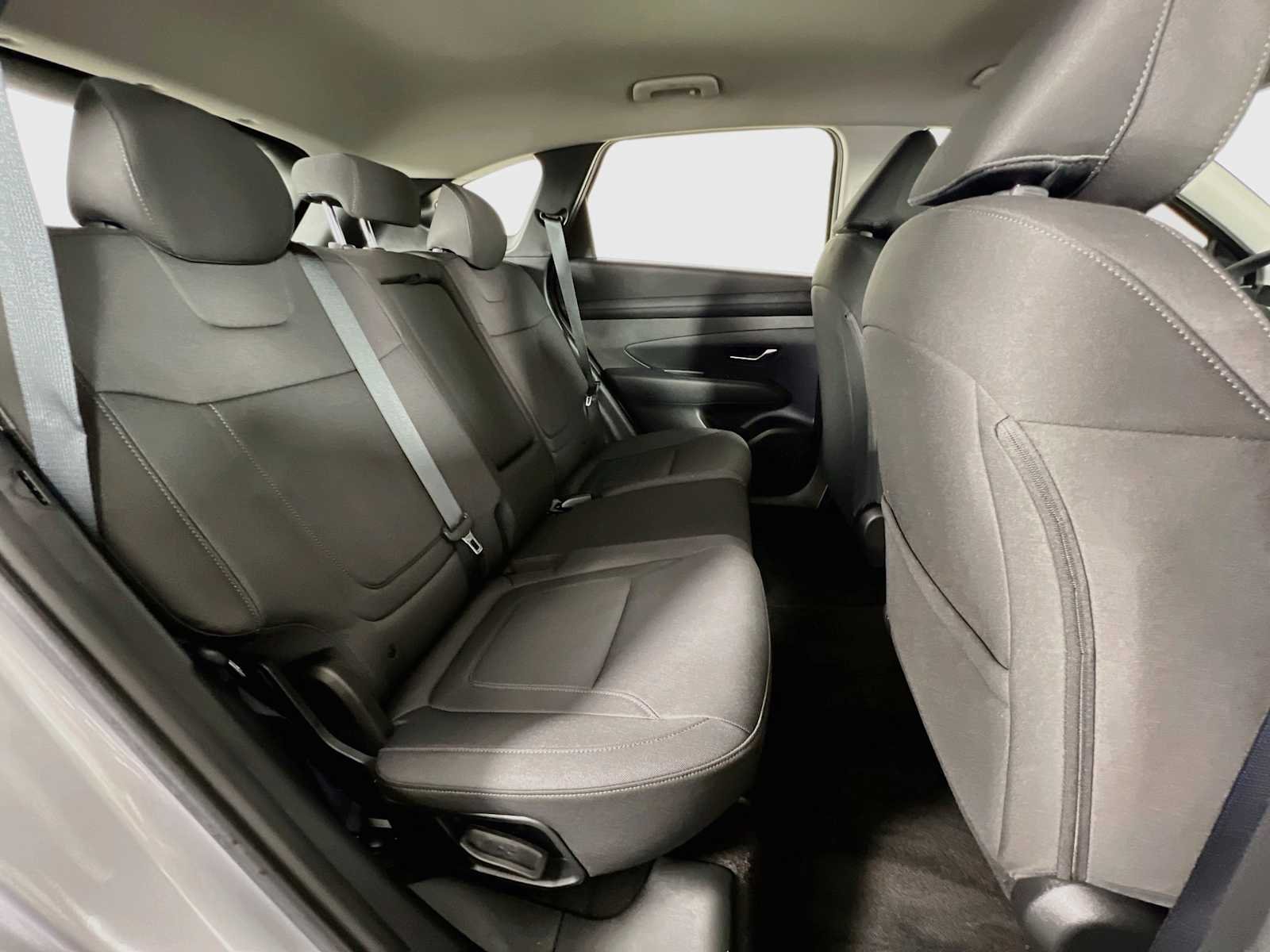 Used 2025 Shimmering Silver Hyundai SE image 25