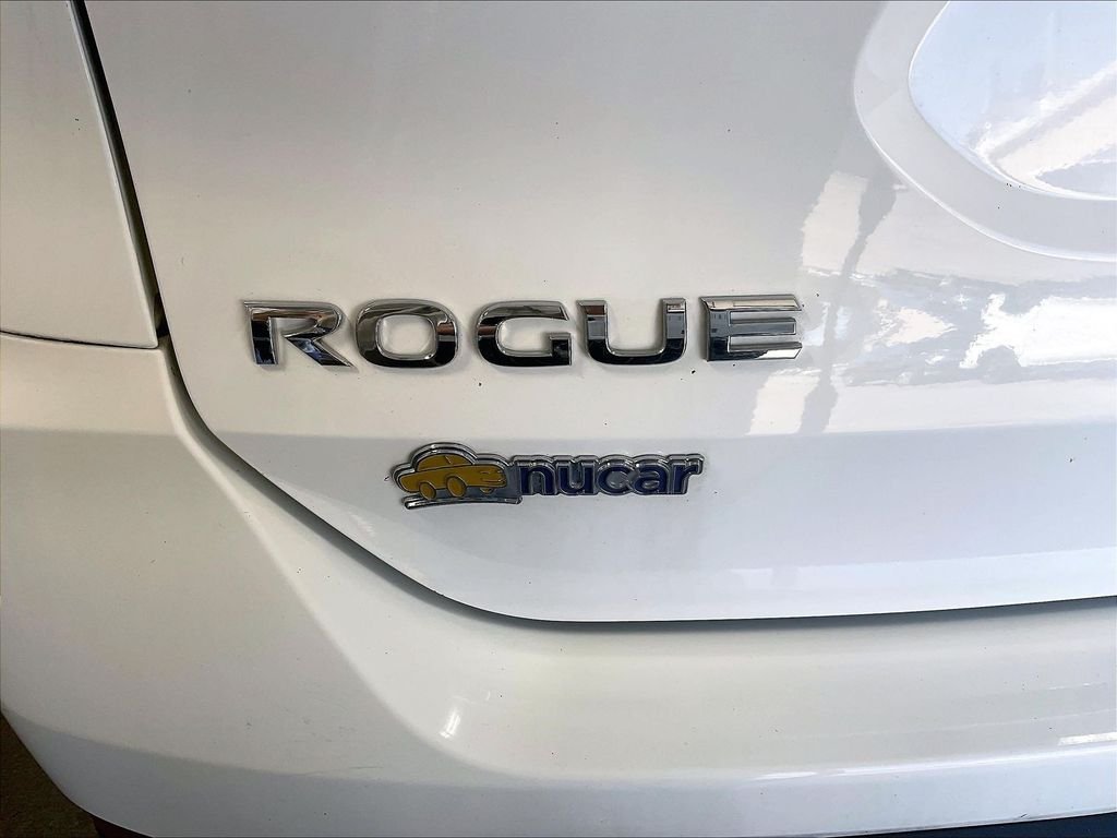 Used 2020 White Nissan S image 28