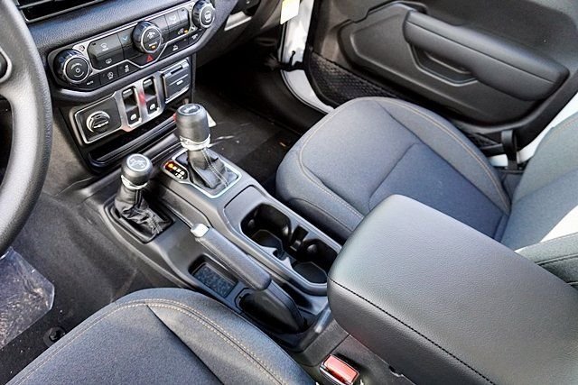 New 2026 Bright White Clear-Coat Exterior Paint Jeep Sport image 24