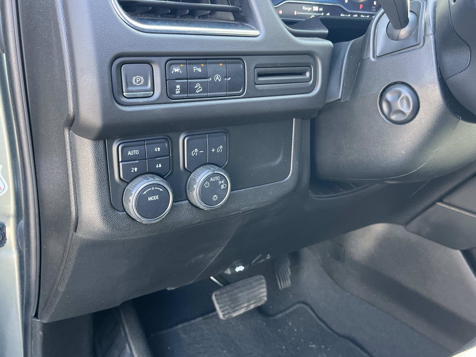 Used 2023 Silver Sage Metallic Chevrolet Premier image 33