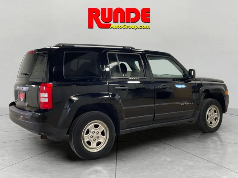 Used 2015 Black Clearcoat Jeep Sport image 5