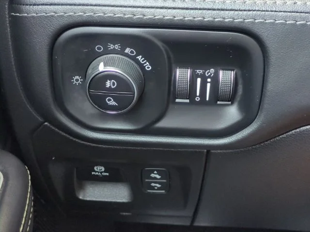 Used 2022 Silver Ram Limited image 19