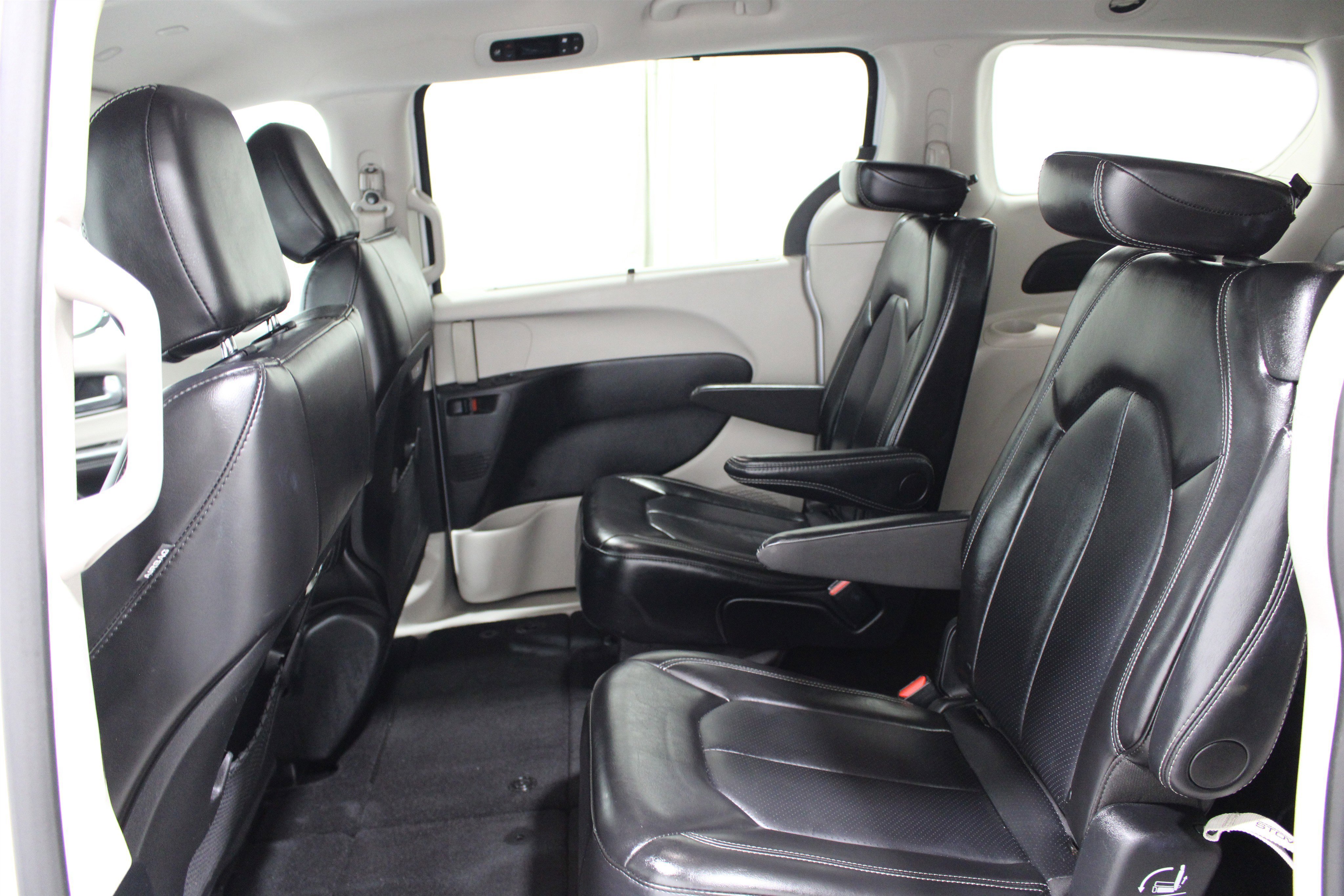 Used 2024 Bright White Clearcoat Chrysler Touring L image 19