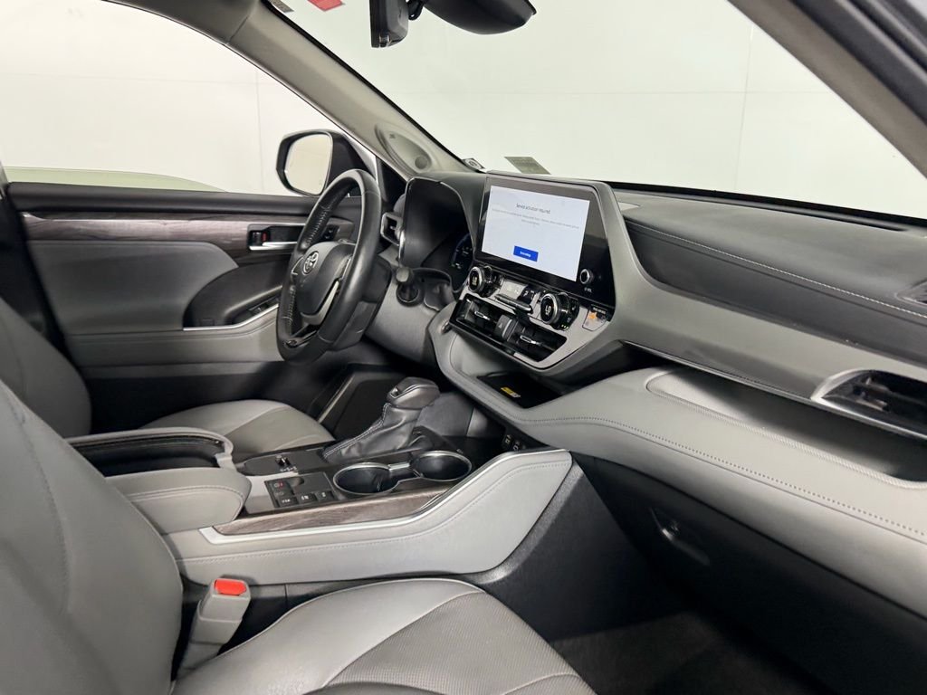 Used 2024 Magnetic Gray Metallic Toyota Platinum image 32