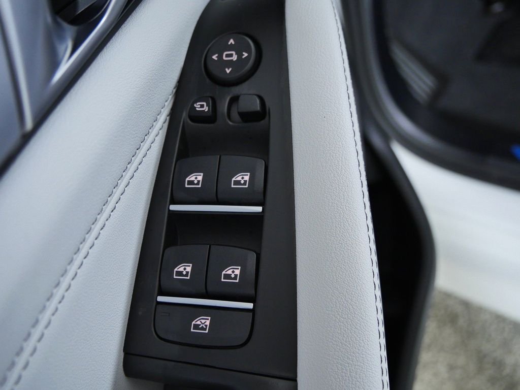New 2026 Alpine White BMW xDrive40i image 34