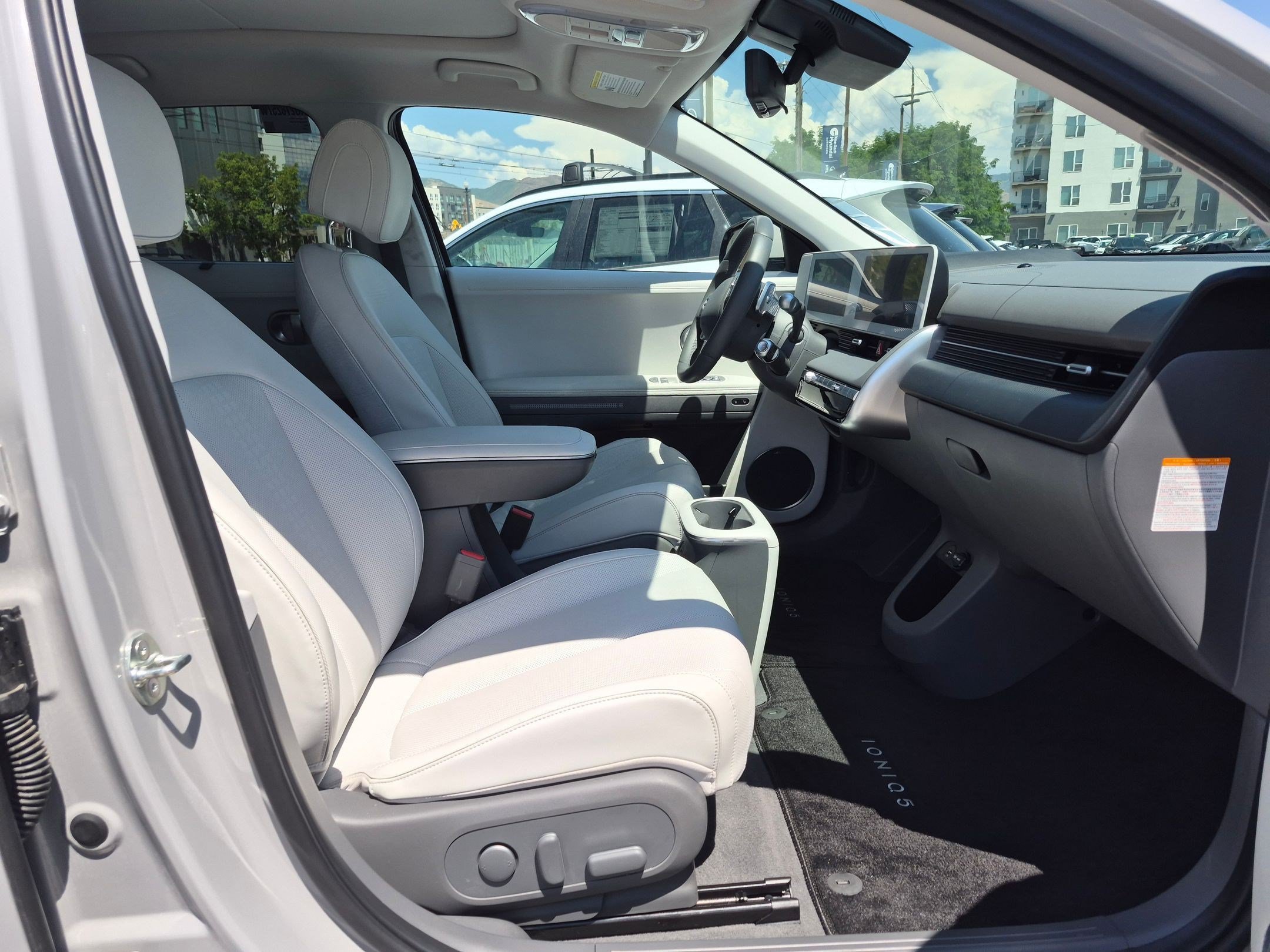 2024 Hyundai IONIQ 5 Limited - Photo 30