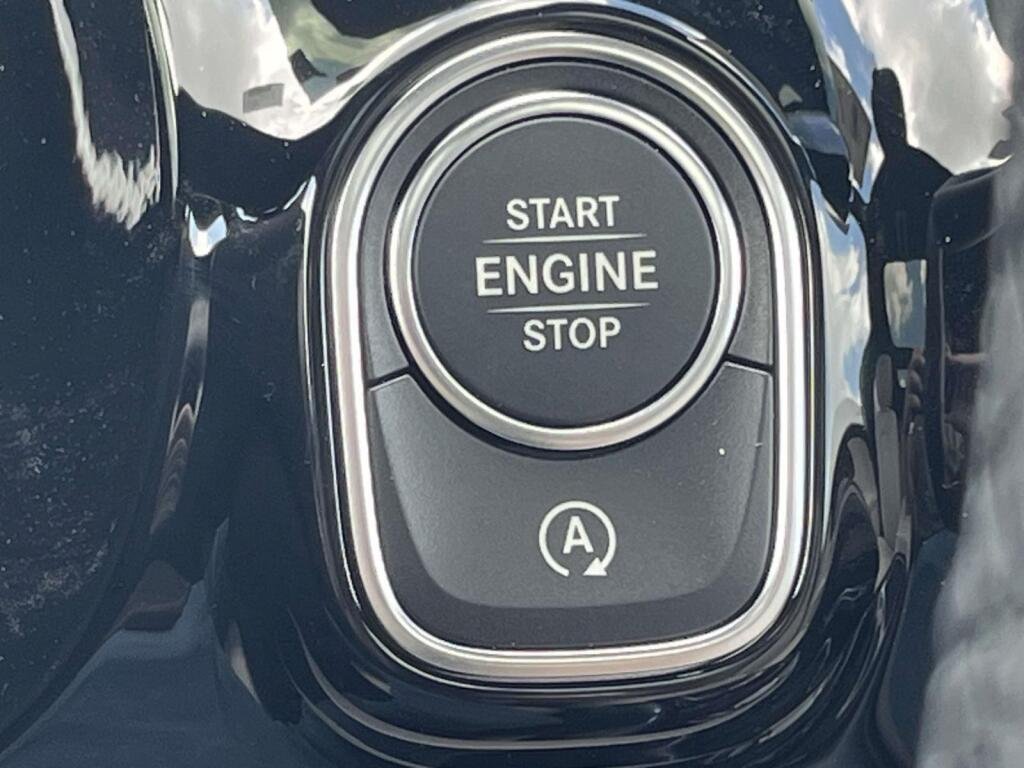 New 2026 Polar White Mercedes-Benz GLA 250 image 38