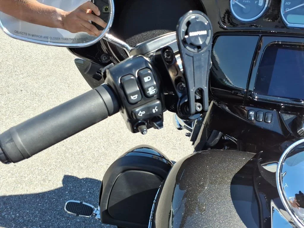 Used 2019 BLACK HARLEY Cruiser image 10