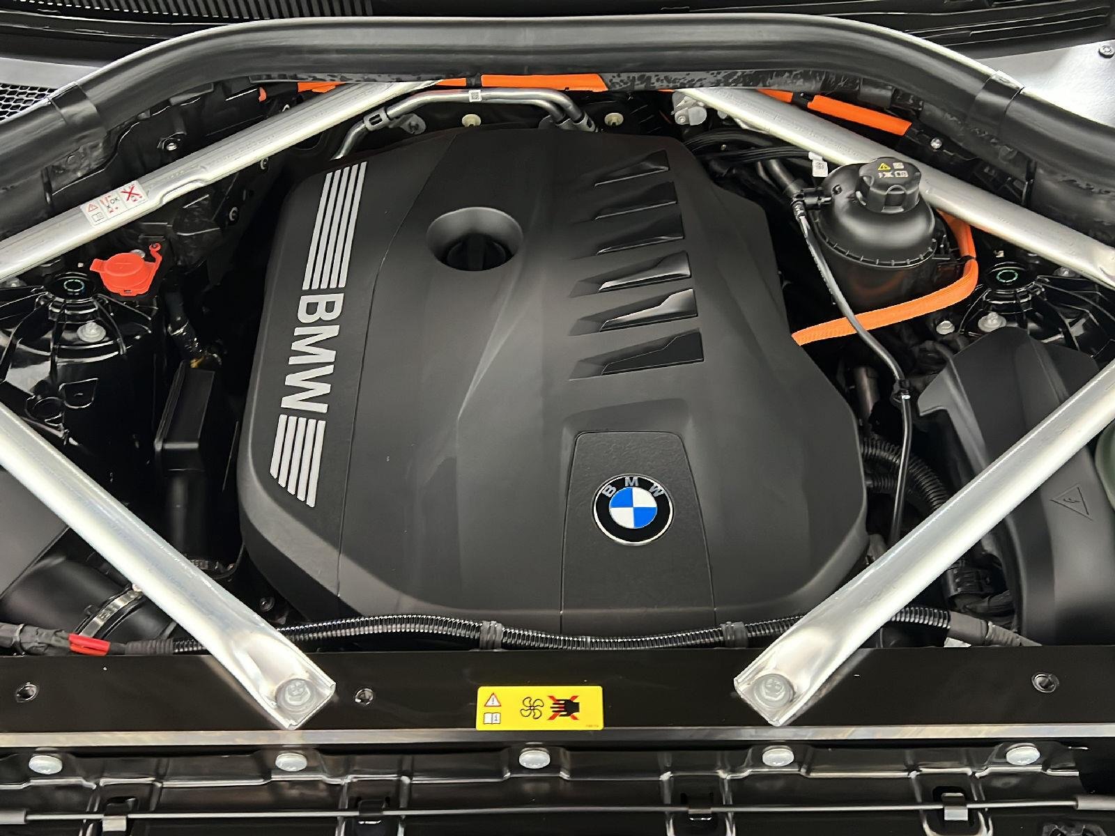 New 2026 Black Sapphire Metallic BMW xDrive50e image 23