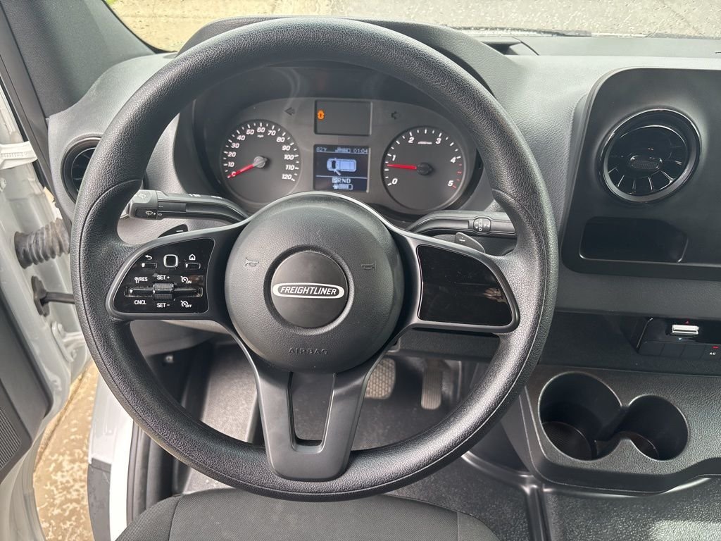 Used 2021  Freightliner w/ 16