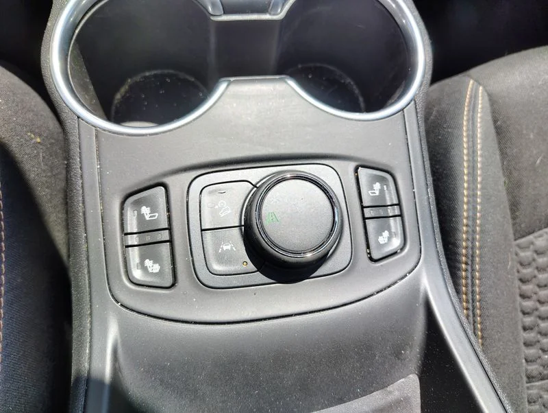 Used 2020 Blue GMC SLE image 16