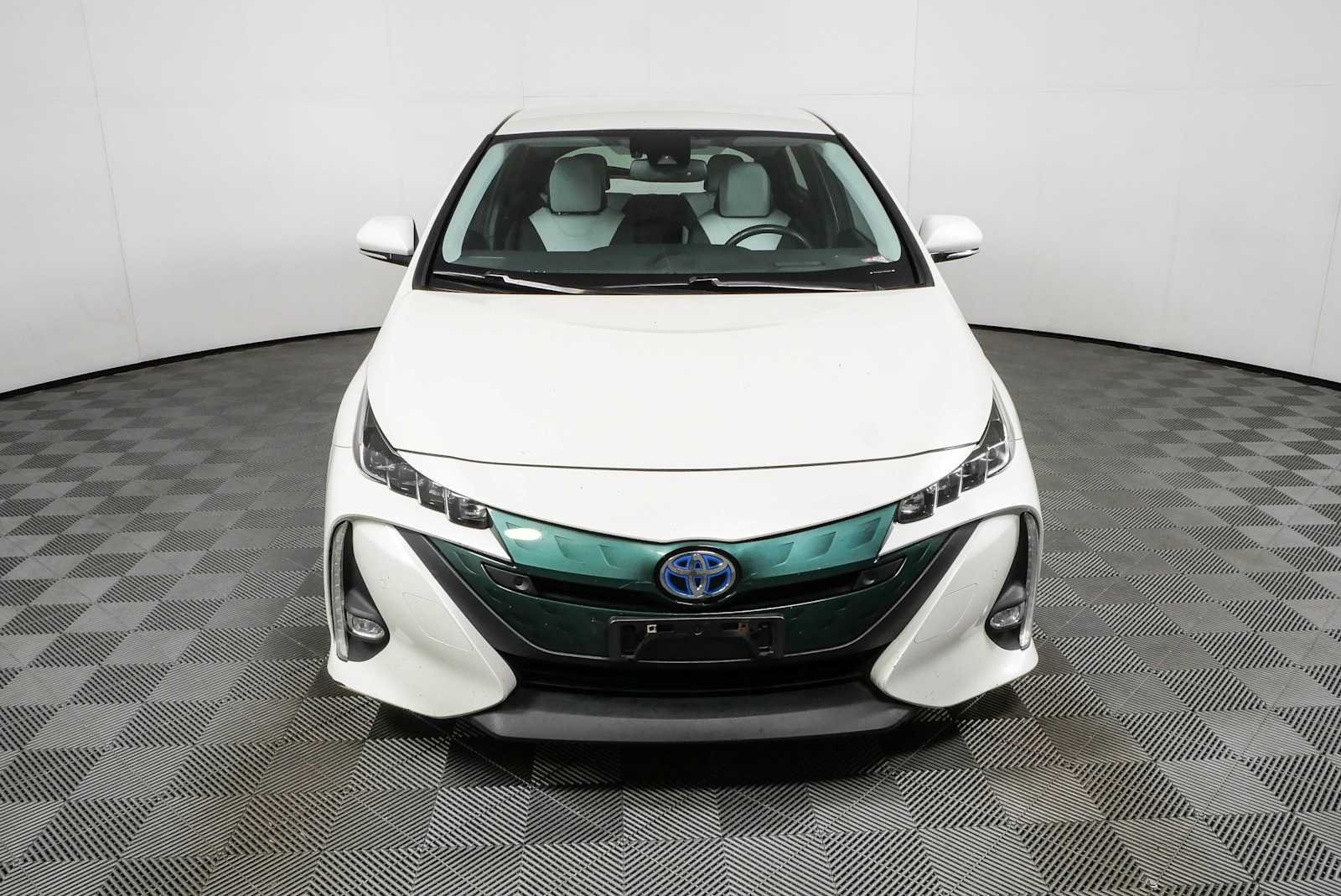 Used 2017 Blizzard Pearl Toyota Advanced image 23
