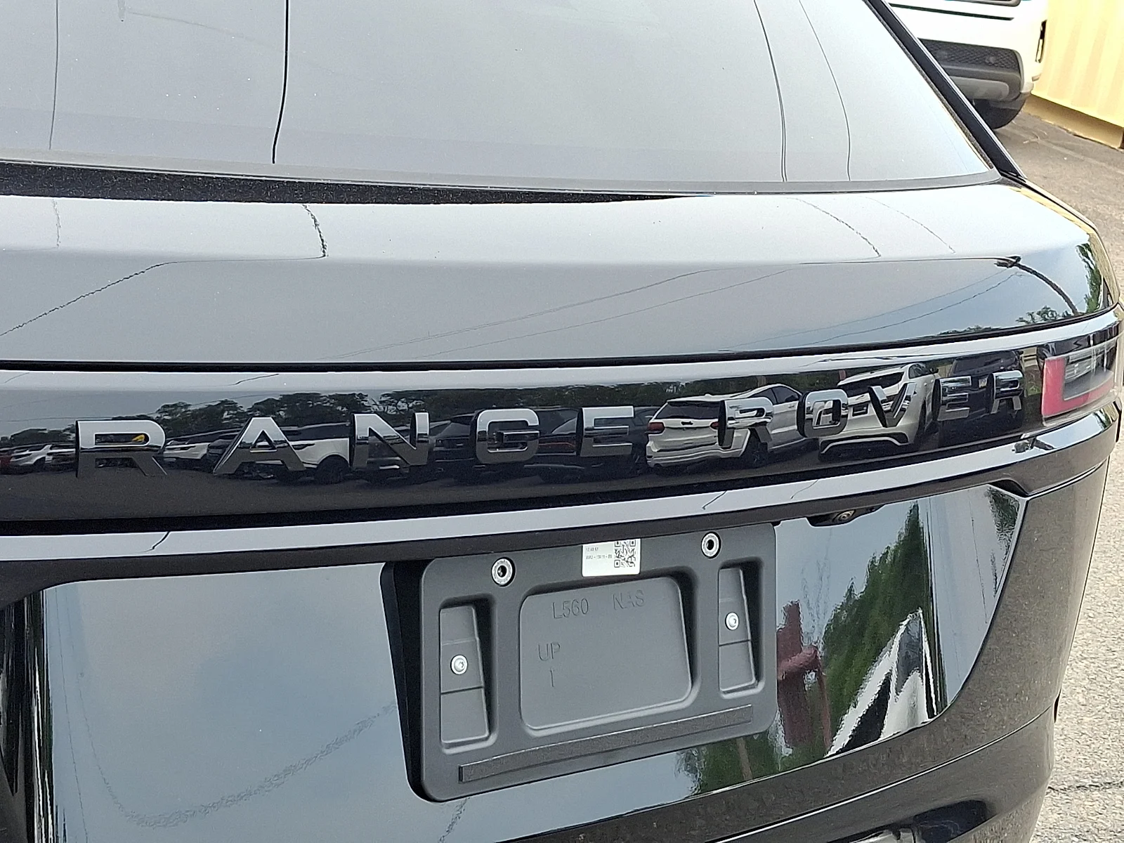 New 2026 Santorini Black Land Rover Belgravia Edition image 21