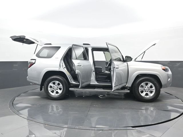 Used 2022 Classic Silver Metallic Toyota SR5 image 33