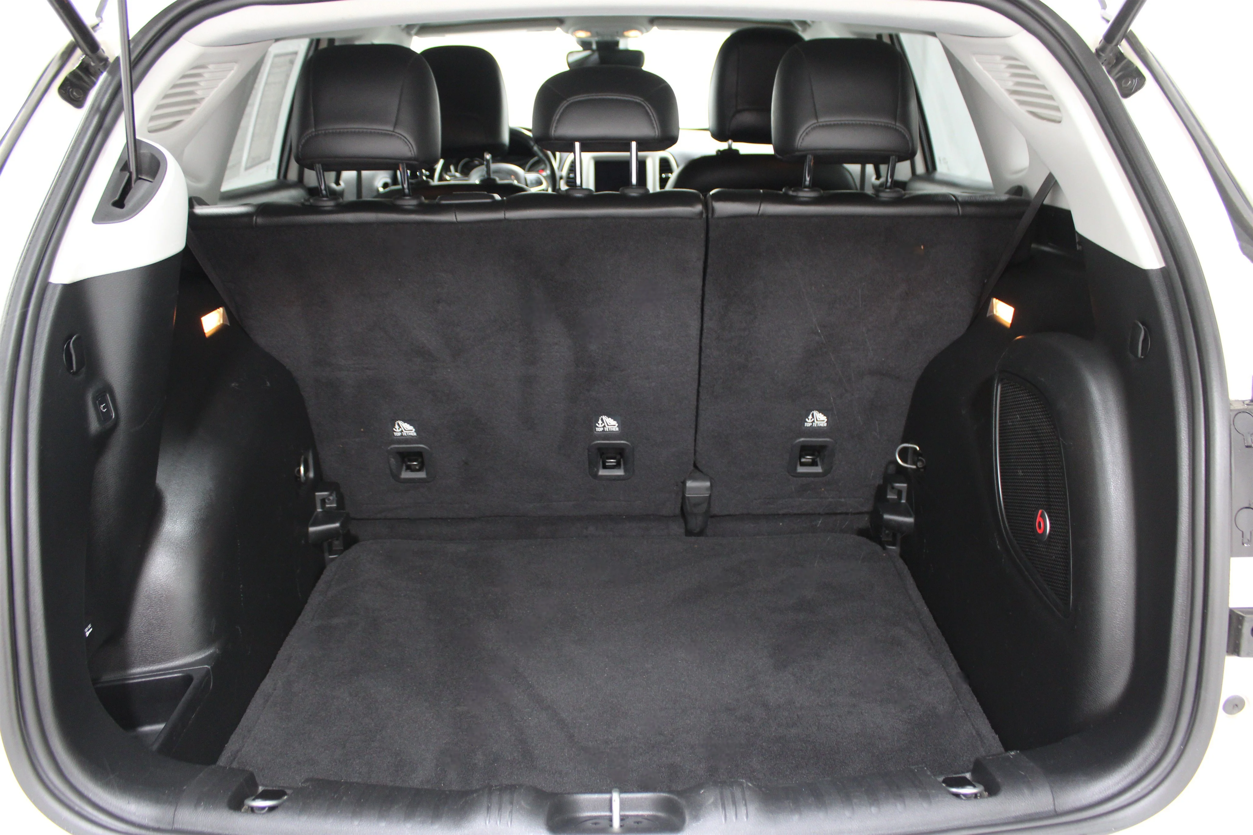 Used 2019 Pearl White Tri-Coat Jeep High Altitude image 22