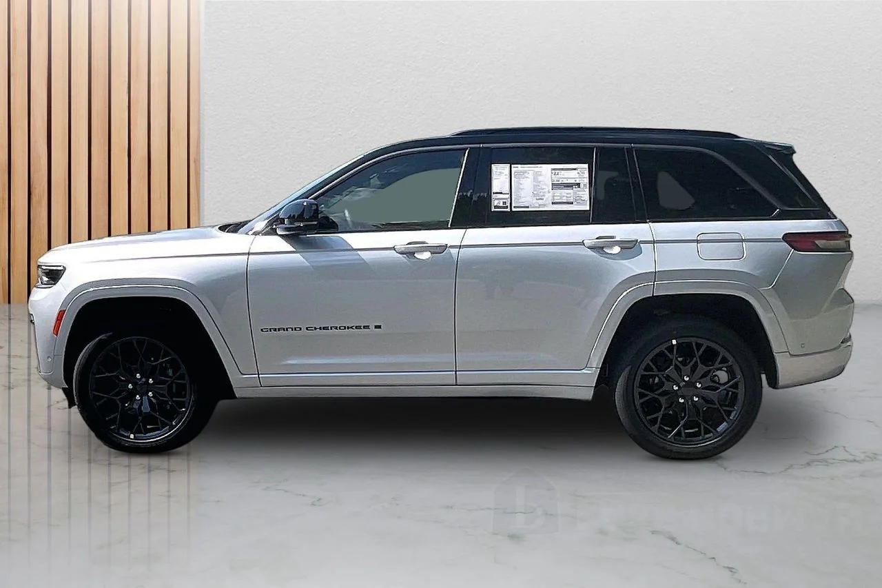 New 2026 Silver Zynith Exterior Paint Jeep Summit image 6