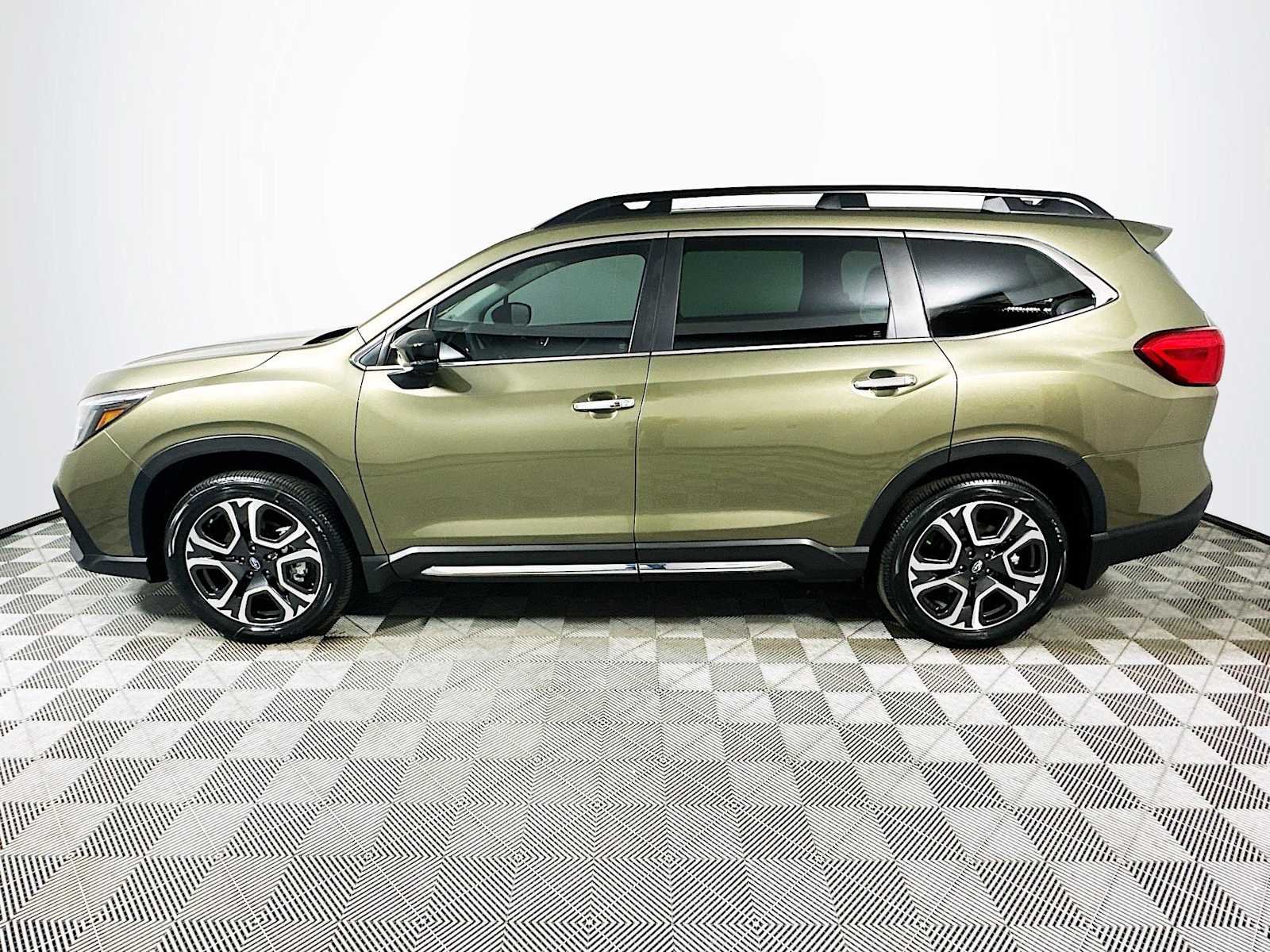 New 2026 AUTUMN GREEN METALLIC Subaru Touring 7-Passenger image 4