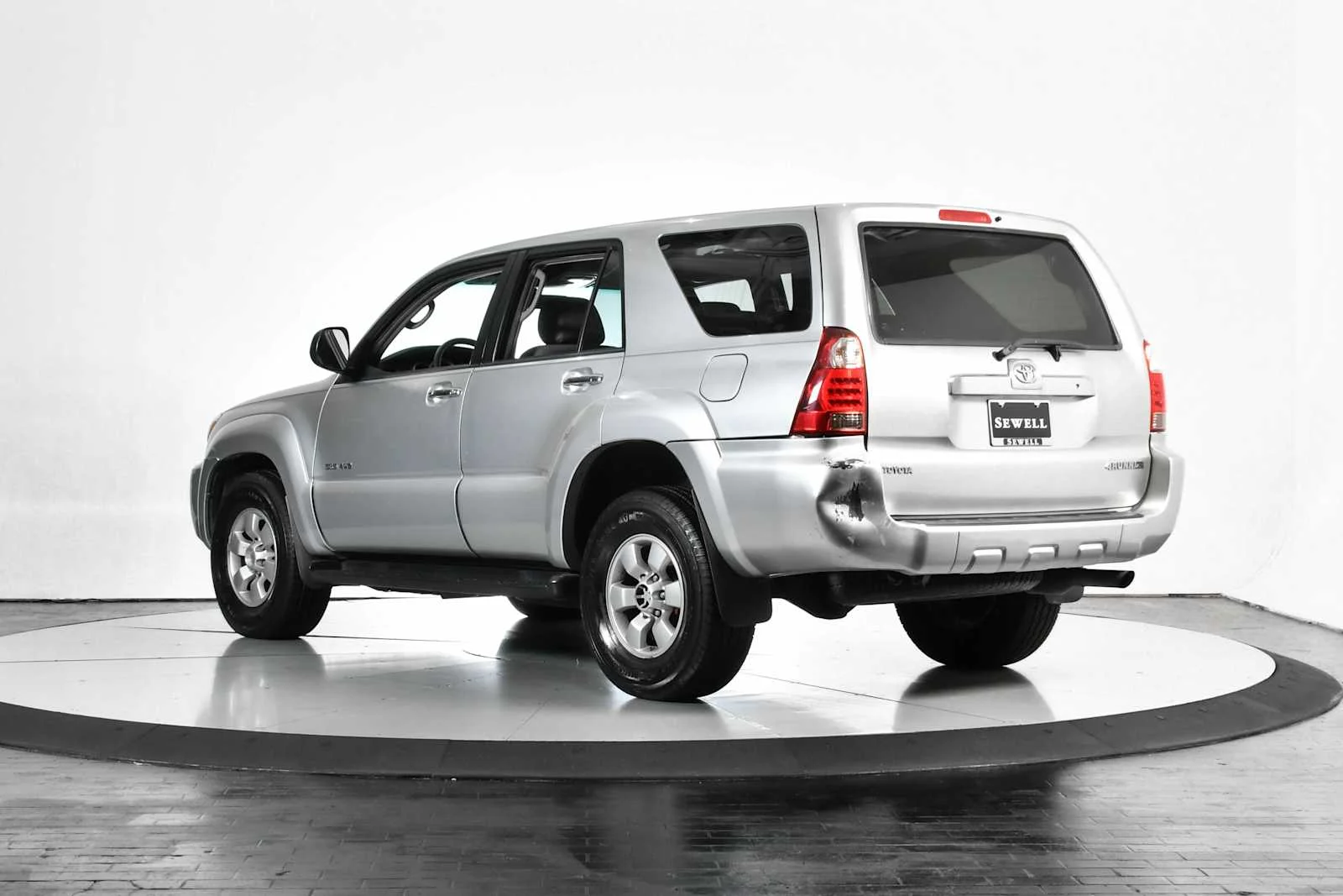 Used 2008 Titanium Metallic Toyota SR5 image 4