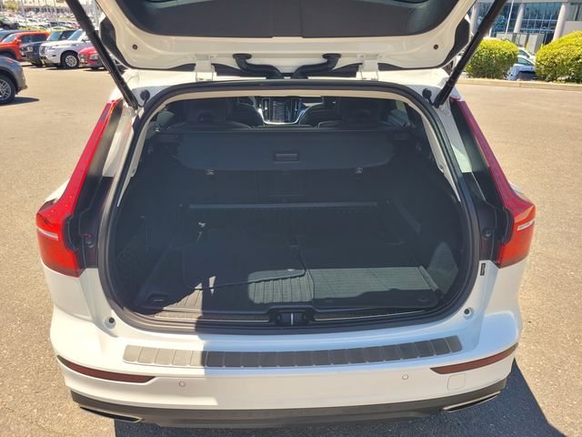 Used 2020 White Volvo T5 image 11