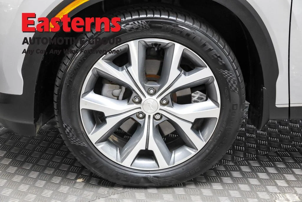 Used 2022 Silver Hyundai SEL image 33