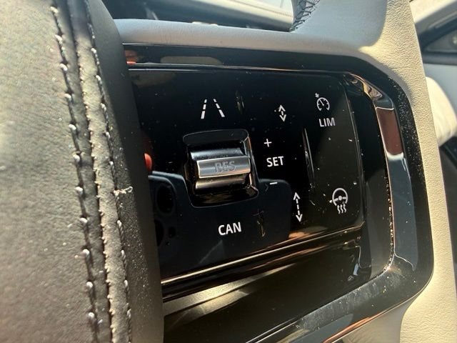 Certified Used 2026 White Land Rover Dynamic SE image 16