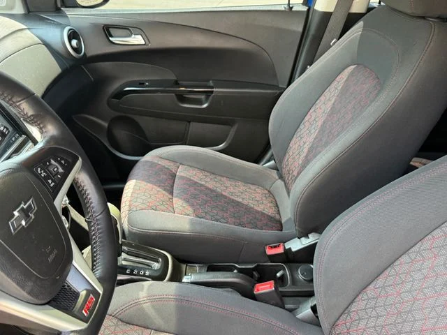 Used 2018 Blue Metallic Chevrolet LT image 14