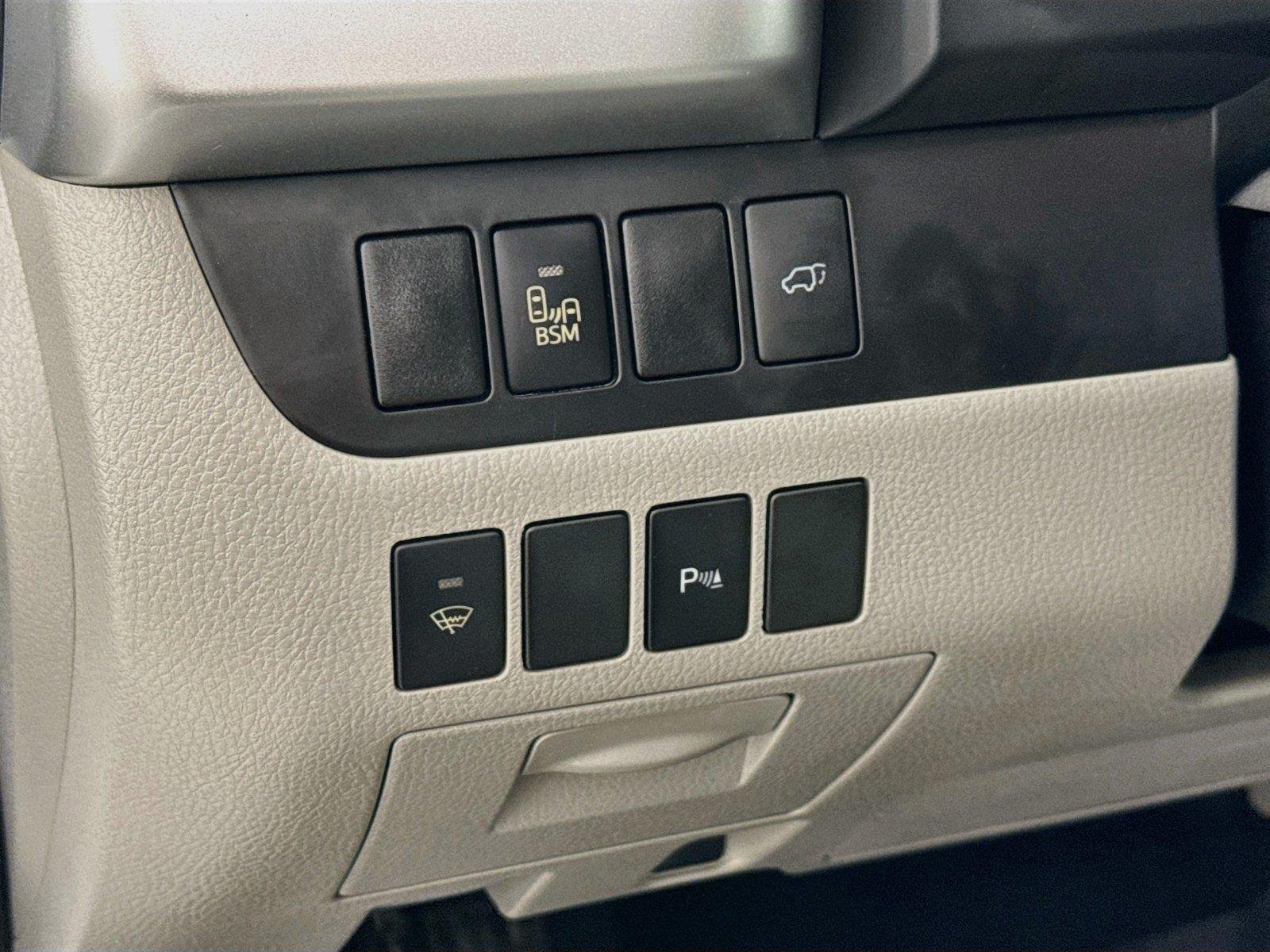Used 2015 Silver Sky Metallic Toyota Limited image 15