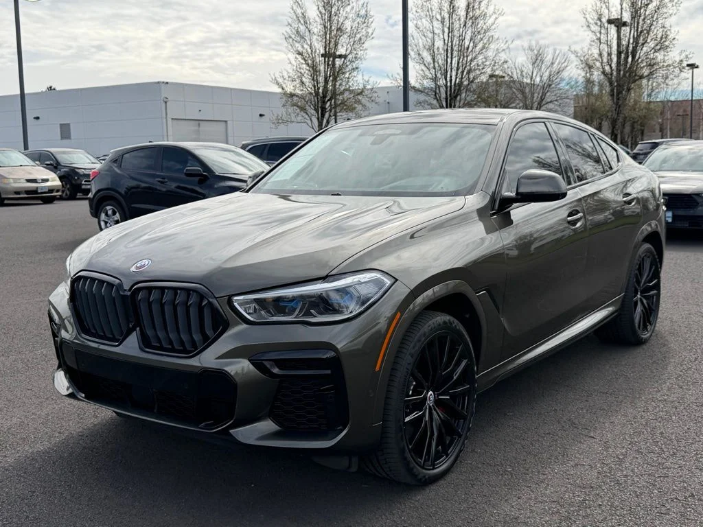 Used 2022 Manhattan Green Metallic BMW M50i image 4