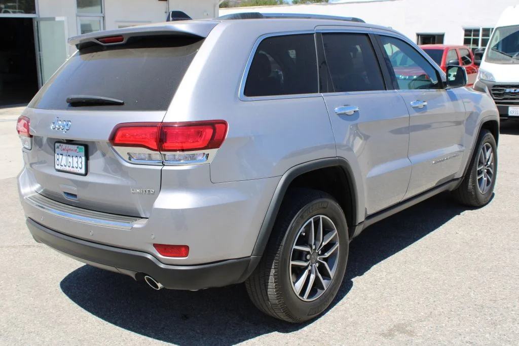Used 2021 Silver Jeep Limited image 4