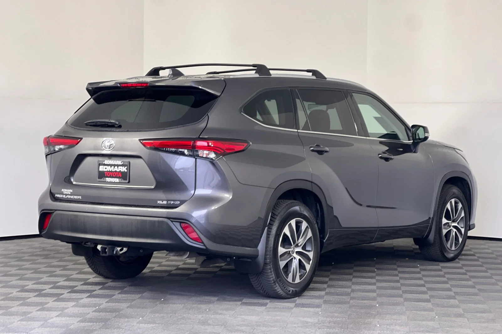 Certified Used 2022 Magnetic Gray Metallic Toyota XLE image 3