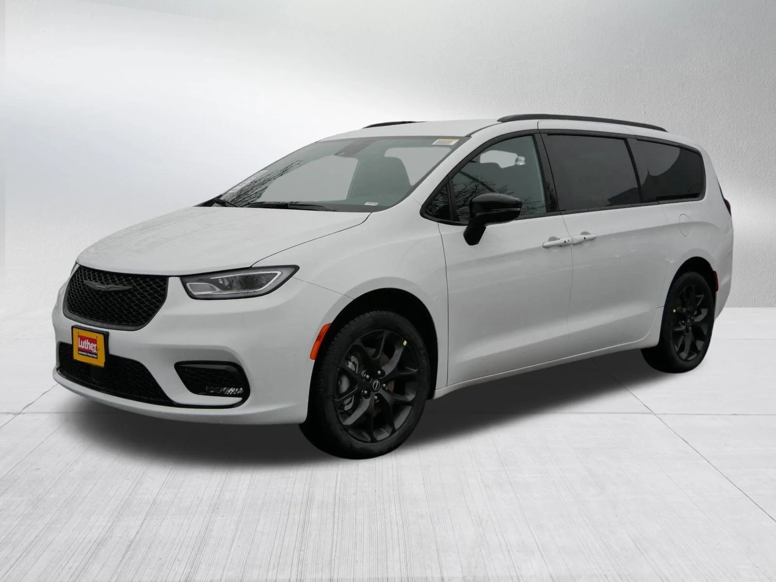 New 2026 Bright White Clear-Coat Exterior Paint Chrysler Select image 3