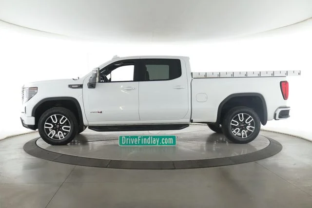 Used 2023 White GMC AT4 image 9
