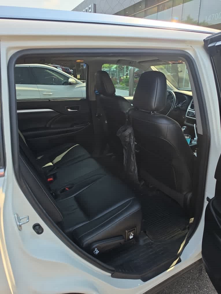 Used 2017 Blizzard Pearl Toyota XLE image 9