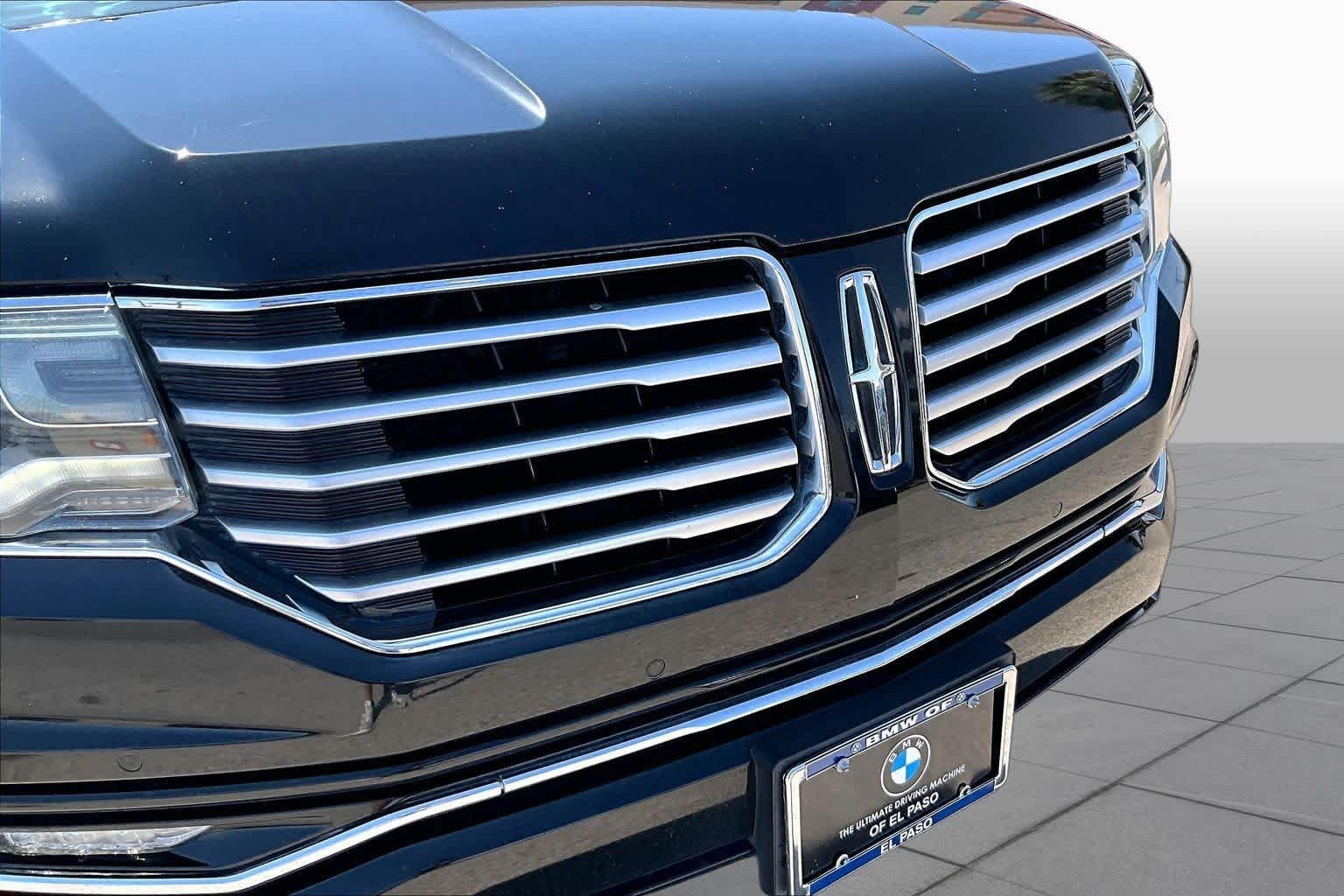 Used 2016 Black Velvet Lincoln Select image 29