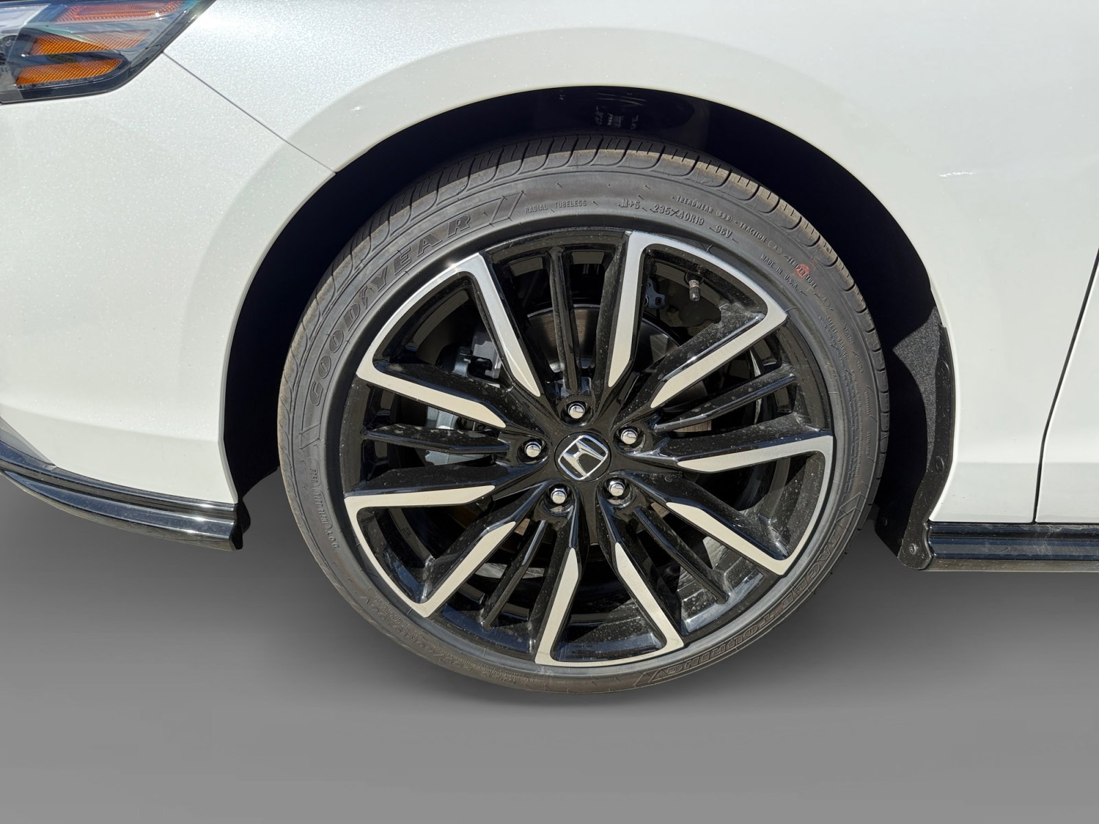 New 2026 Platinum White Pearl Honda Touring image 9