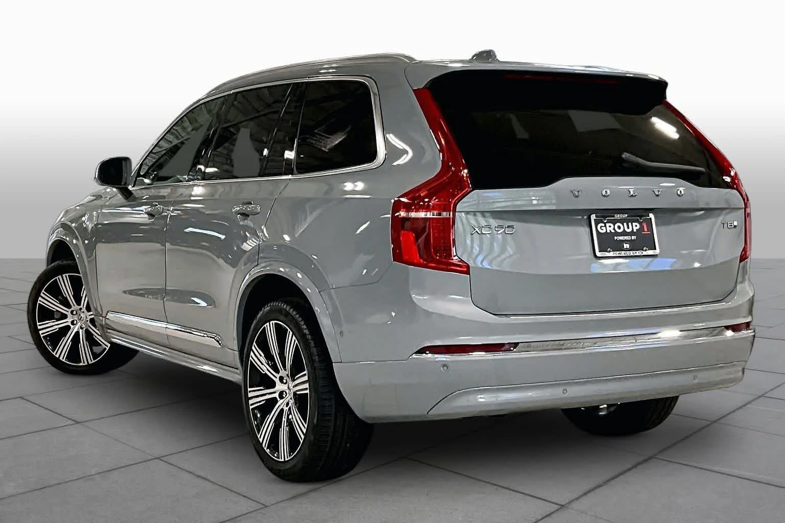 Certified Used 2025 Vapour Grey Volvo Plus image 12