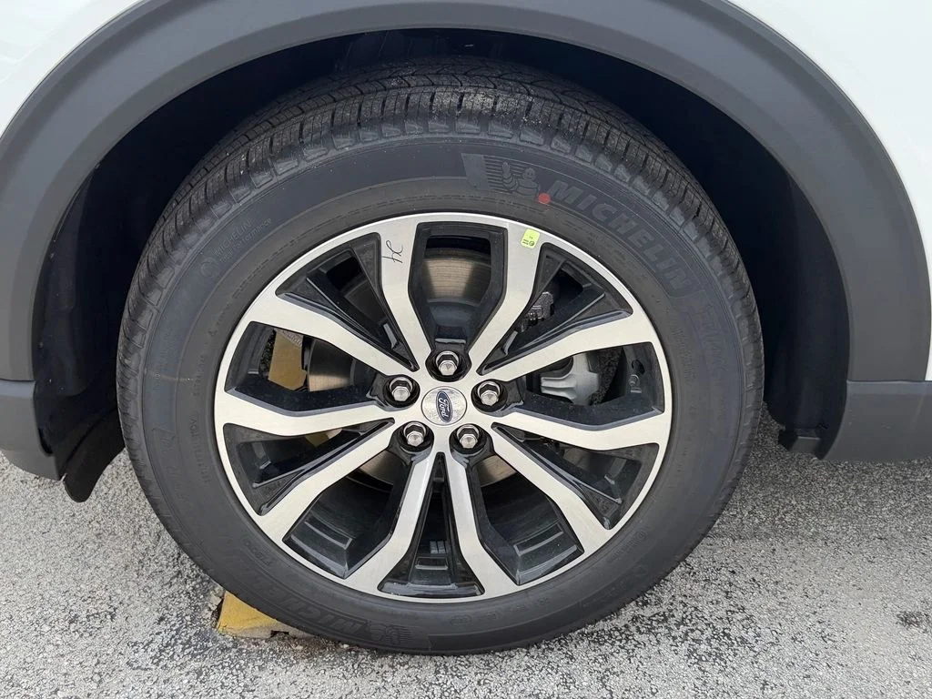New 2026 Star White Metallic Tri-Coat Ford ST-Line image 14