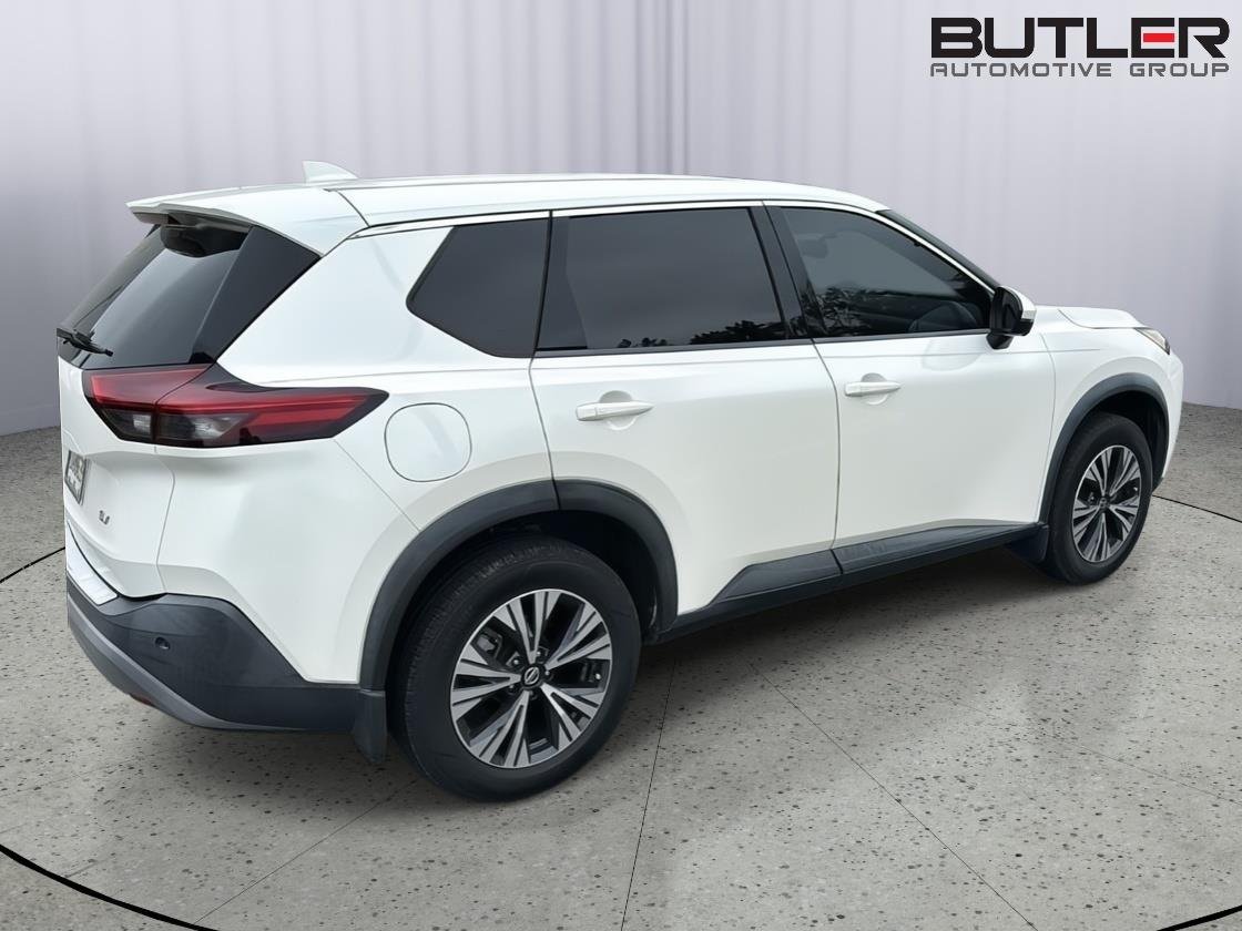 Used 2021 Pearl White Tricoat Nissan SV image 4