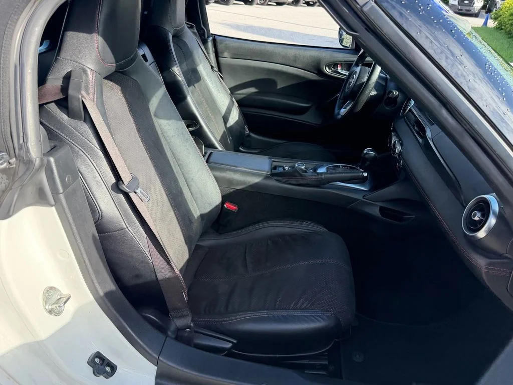 Used 2019 White FIAT Classica image 14