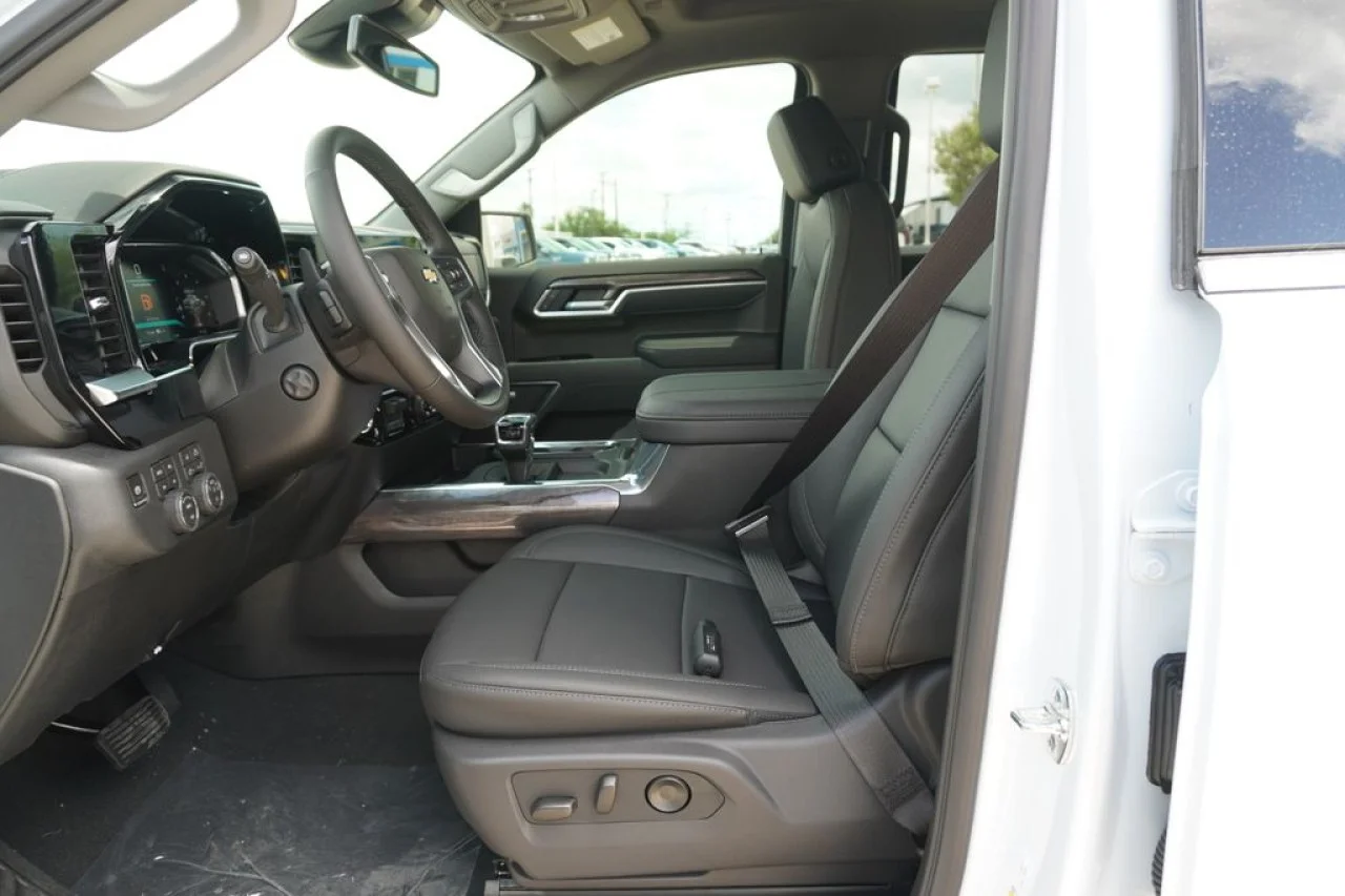 2026 Chevrolet Silverado 1500 LTZ - Photo 21