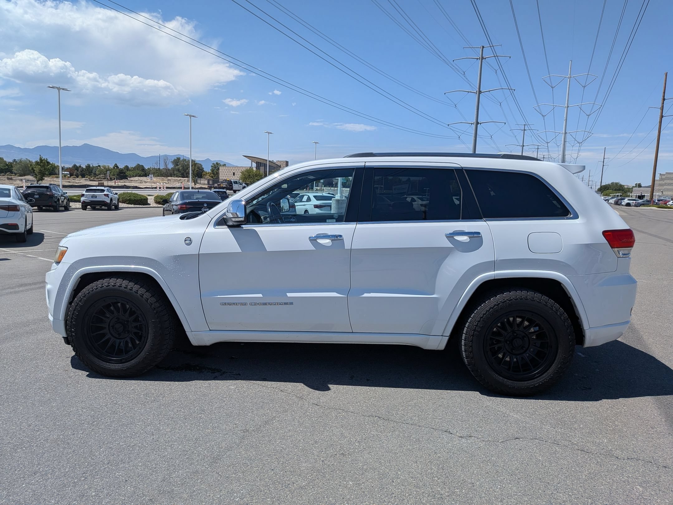 Used 2015 Bright White Clearcoat Jeep Overland image 7