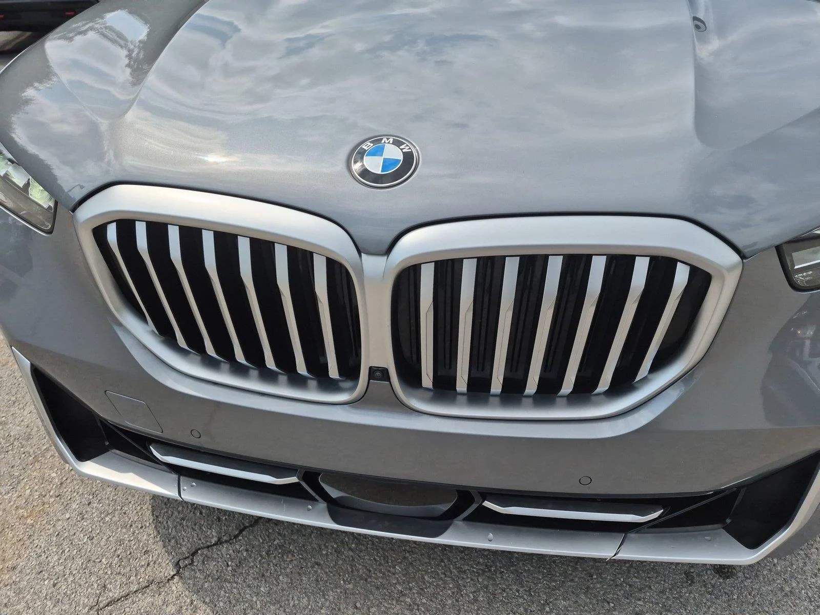 Certified Used 2025 Skyscraper Grey Metallic BMW xDrive40i image 13