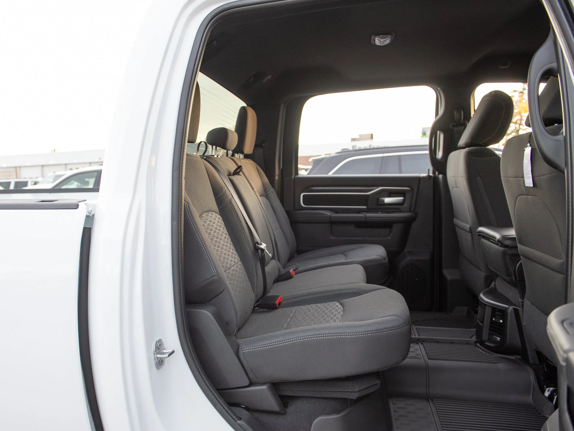 New 2027 White RAM Big Horn* Crew Cab 4x4, 8