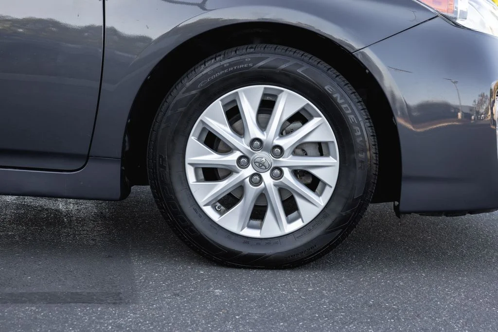 Used 2012 Winter Gray Metallic Toyota Base image 4