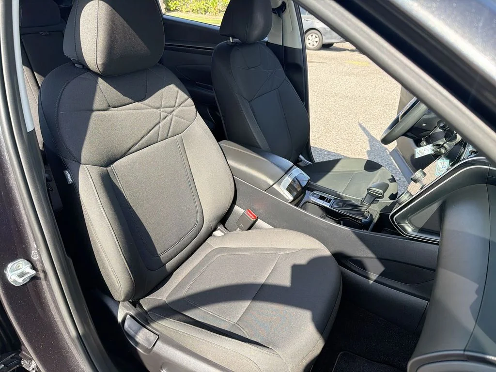 Used 2022 Gray Hyundai SE image 16