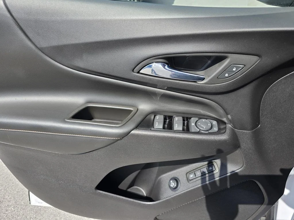Used 2023 Iridescent Pearl Tricoat Chevrolet Premier image 14